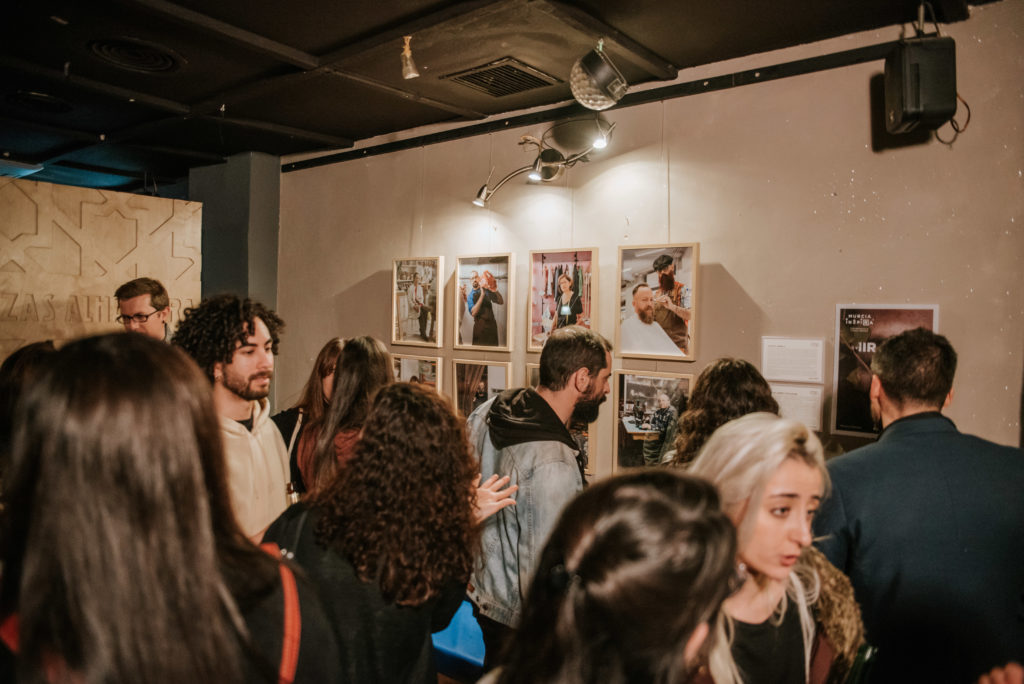 Vista exposición, Miradas, Murcia Inspira, Bar la Bohéme, Murcia, España, Enero 2020