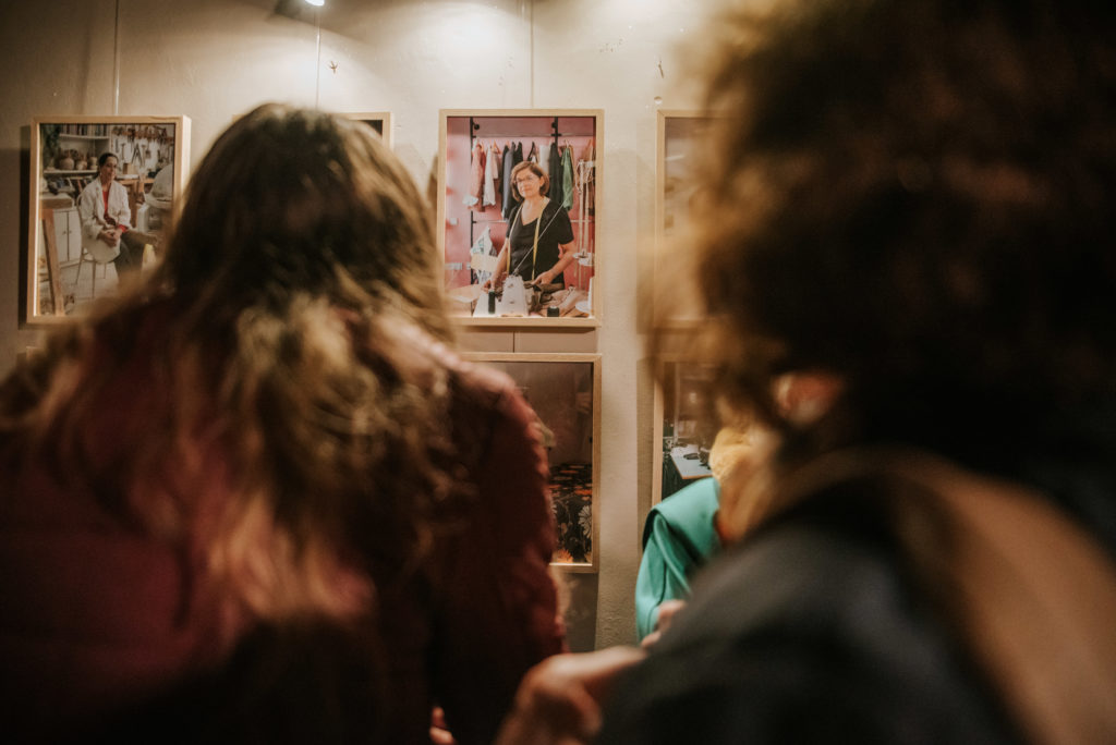 Vista exposición, Miradas, Murcia Inspira, Bar la Bohéme, Murcia, España, Enero 2020