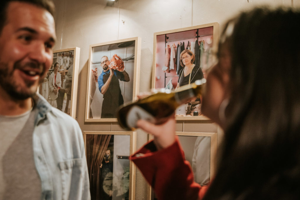 Vista exposición, Miradas, Murcia Inspira, Bar la Bohéme, Murcia, España, Enero 2020